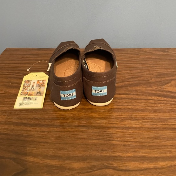 NWT Toms - Picture 4 of 5